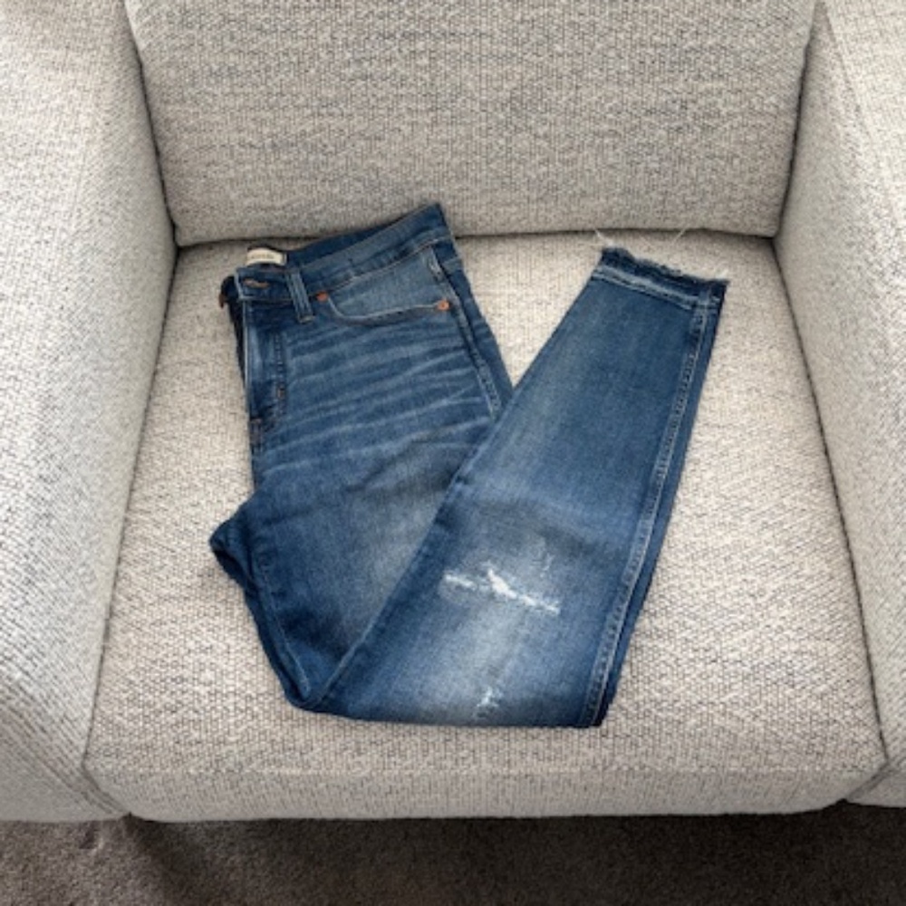 Like New! Madewell Jeans - 9" High Rise Distressed
